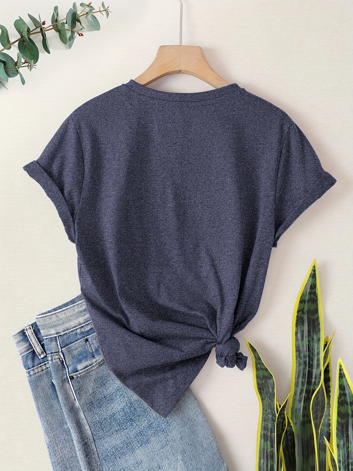 Fashionable floral printed women's T-shirt, spring and summer casual women's short sleeved T-shirt, plus size women's clothing