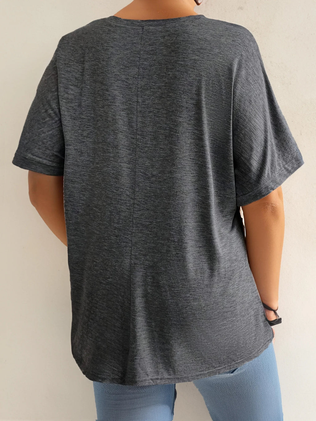 Plus Size Women's V-Neck Short Sleeve Casual T-Shirt with Front Pockets Comfortable and Stylish Top
