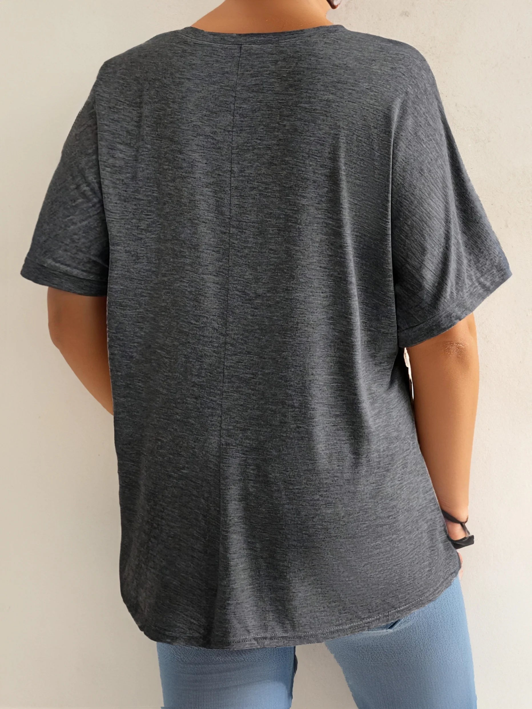 Plus Size Women's V-Neck Short Sleeve Casual T-Shirt with Front Pockets Comfortable and Stylish Top