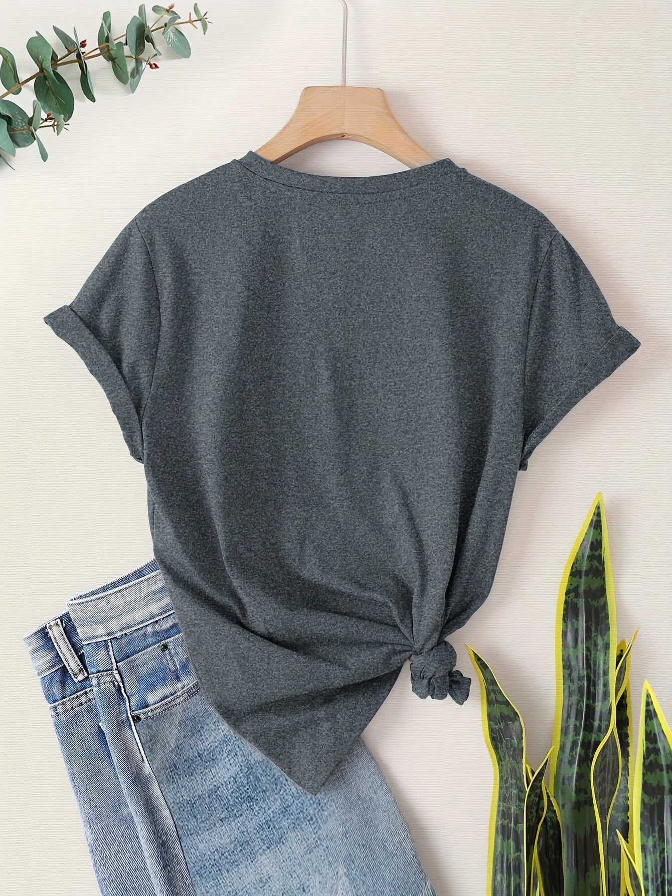 Fashionable floral printed women's T-shirt, spring and summer casual women's short sleeved T-shirt, plus size women's clothing