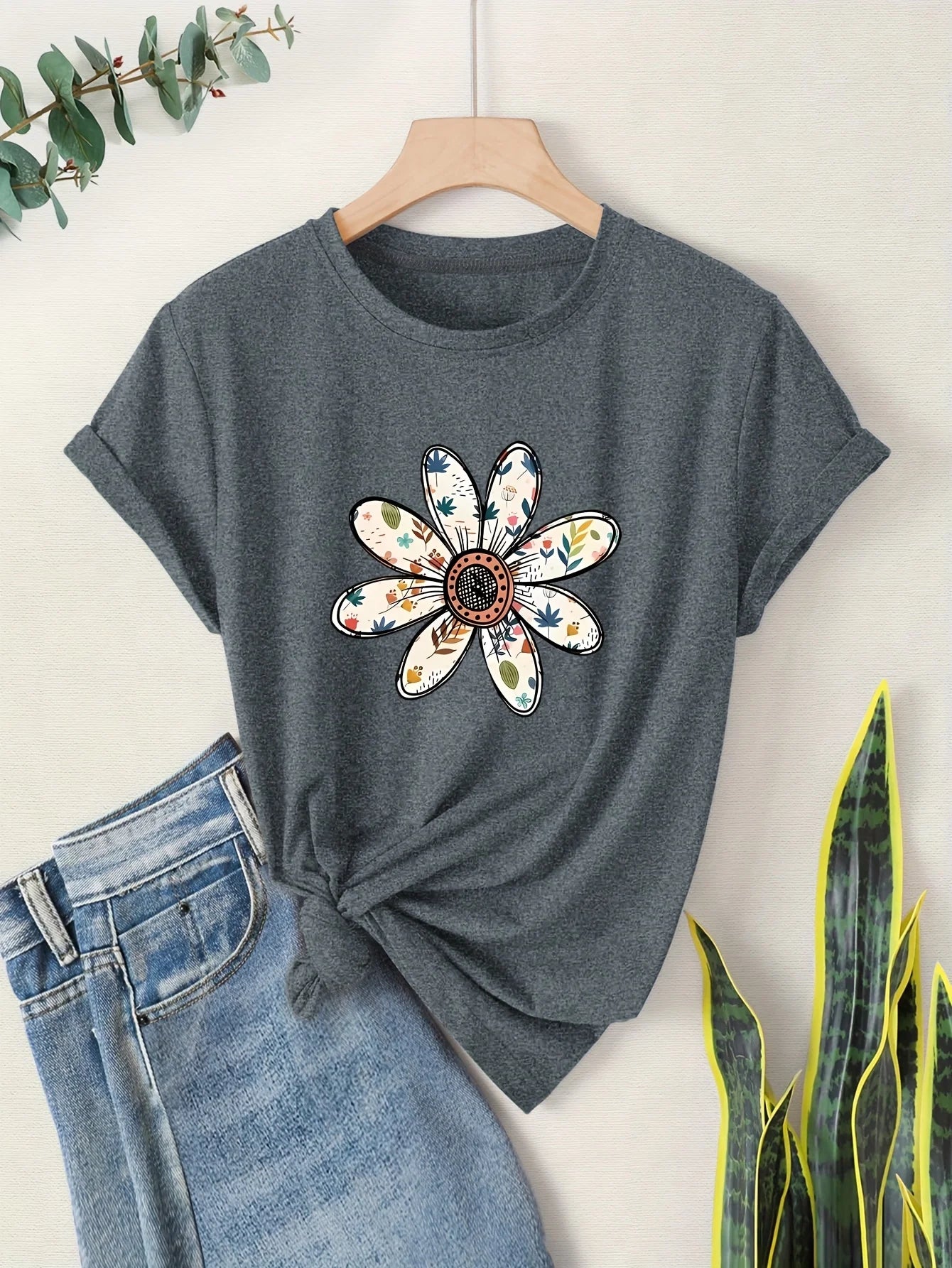 Fashionable floral printed women's T-shirt, spring and summer casual women's short sleeved T-shirt, plus size women's clothing