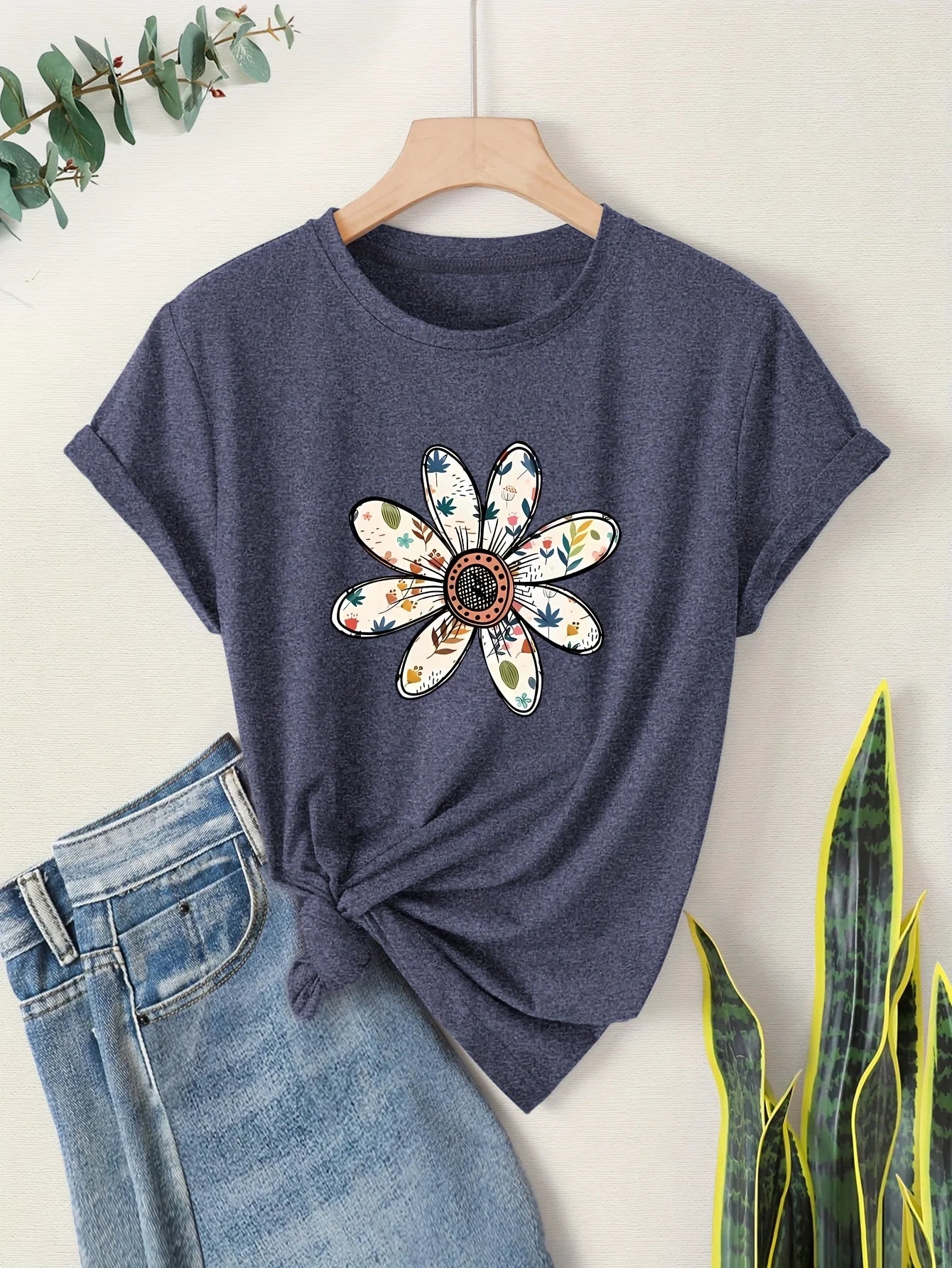 Fashionable floral printed women's T-shirt, spring and summer casual women's short sleeved T-shirt, plus size women's clothing