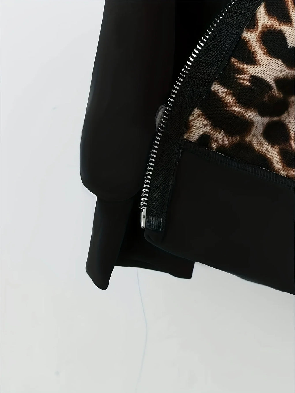 Large size autumn new leopard print casual solid color jacket for women, long sleeved zipper jacket